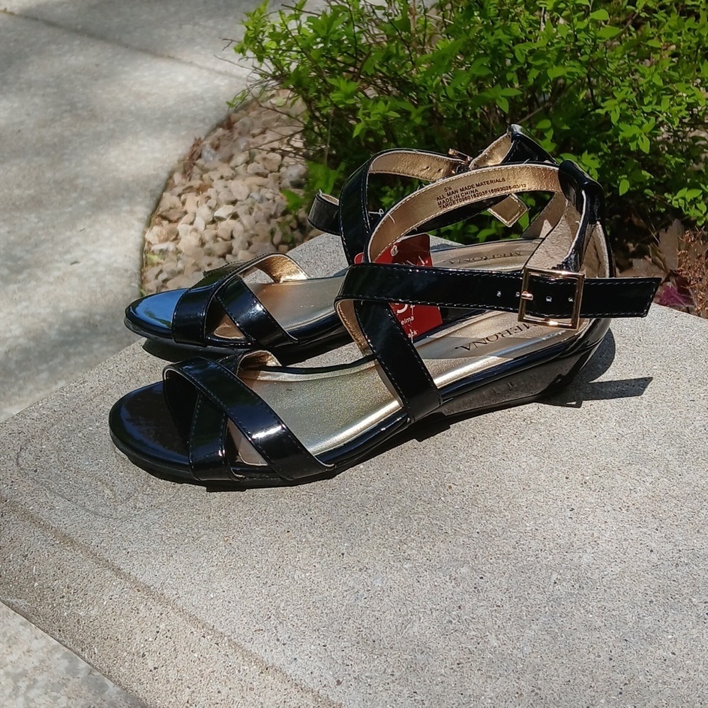Merona Wedge Low Heel, NWT   Elegant Black Strappy Sandals Sz 5.5